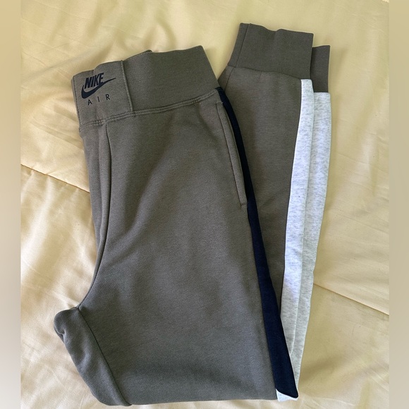 Nike Green Sweatpants with White Stripes - Picture 2 of 7